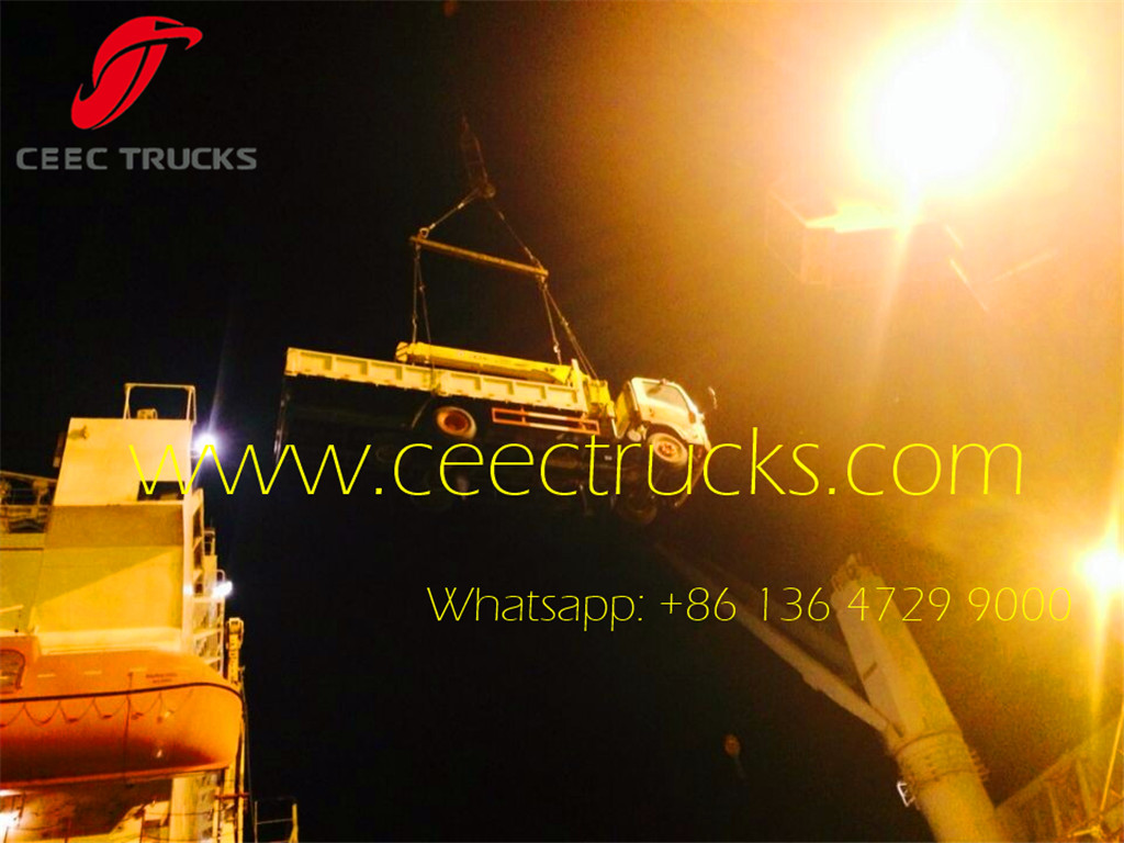 ISUZU 5 T XCMG truck mounted crane for shipment