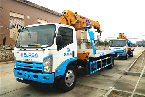 Sierra Leone customer buy road rescue trucks with boom crane