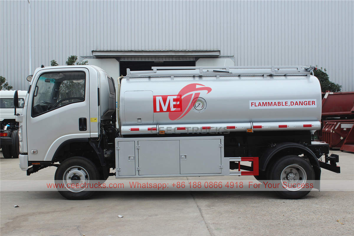 ISUZU all-wheel-drive oil tanker truck