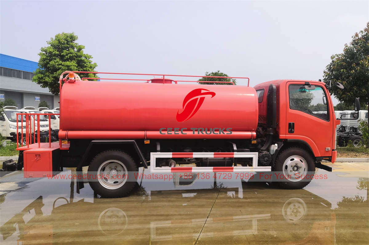 ISUZU 6 wheel water tanker truck