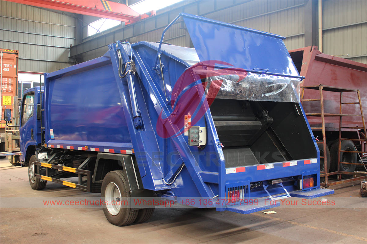 ISUZU 6 wheeler refuse compactor truck
