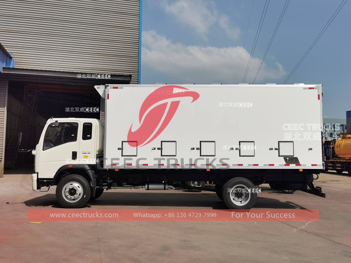 Customized HOWO RHD 8 tons chiller lorry for sale