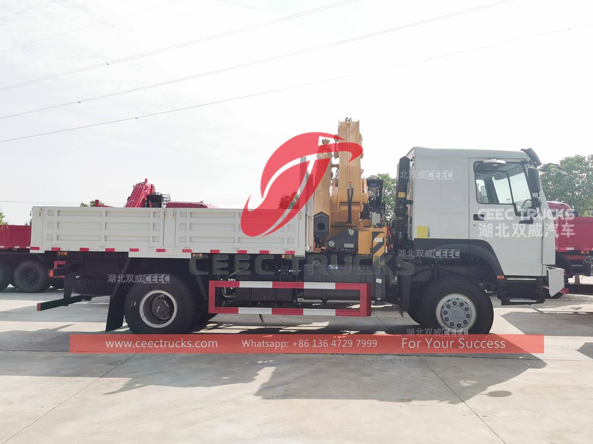 High quality HOWO 4×4 off-road truck with crane for sale High quality HOWO 4×4 off-road truck with crane for sale