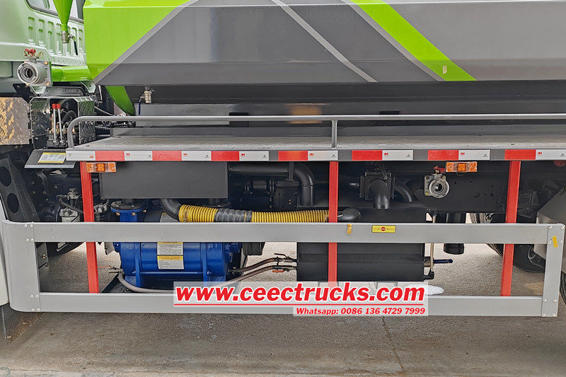 Isuzu cleaning and sewage suction truck