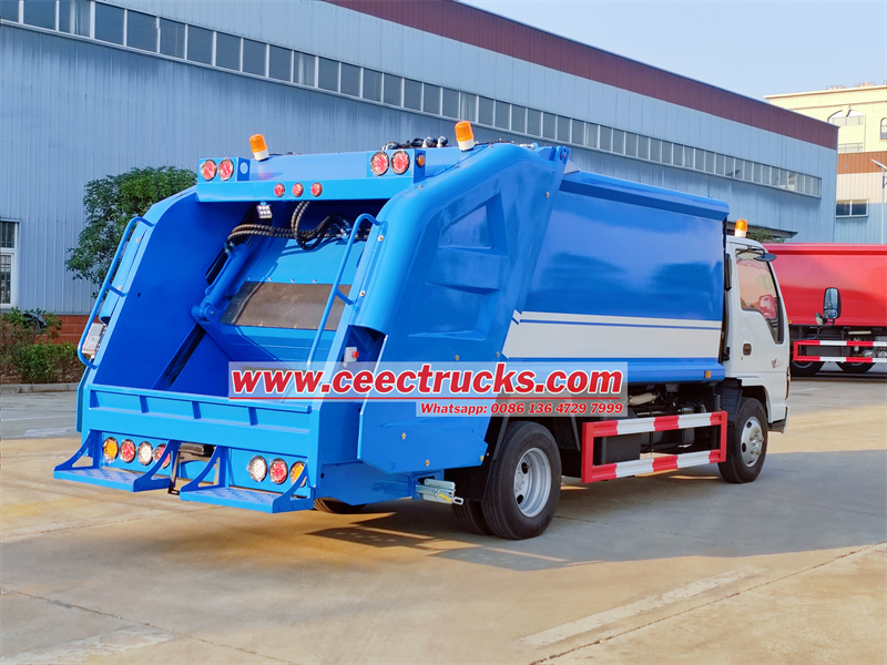 ISUZU NKR 8CBM garbage compactor truck Isuzu 600P 8cbm rear loader