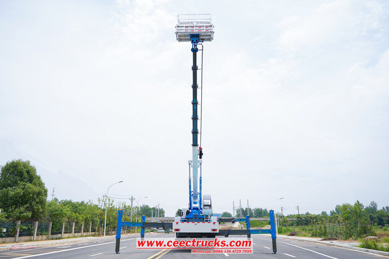 Isuzu overhead working truck