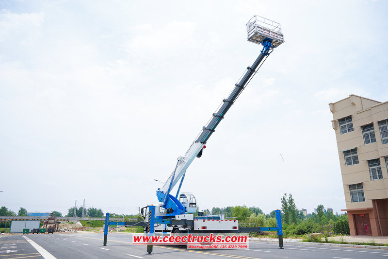 Isuzu lifting platform truck