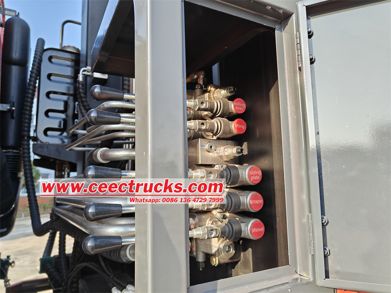 HOWO 6x4 20cbm rear loader compactor truck