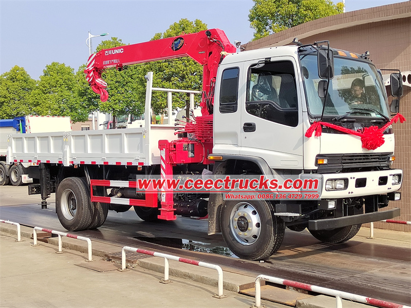 Isuzu cargo truck with Crane Isuzu cargo truck with Crane