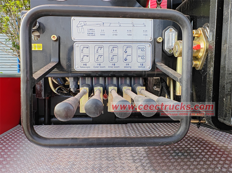 HOWO 4x2 lifting lighting fire truck with T-CHANG knuckle crane HOWO 4x2 lifting lighting fire truck with T-CHANG knuckle crane