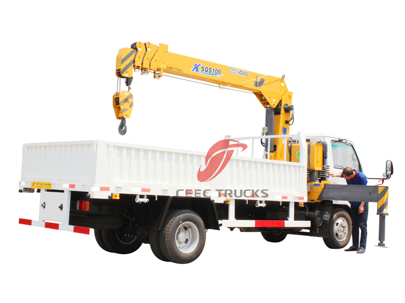 ISUZU NKR cargo truck with telescopic crane&nbsp;