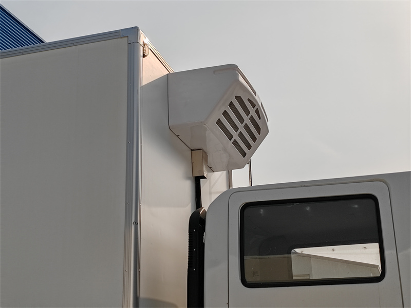 Isuzu 4x4 NKR freezer van truck Isuzu 4x4 NKR freezer van truck