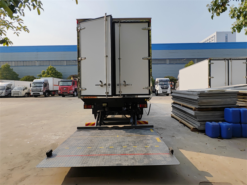 Isuzu 4x4 NKR freezer van truck Isuzu 4x4 NKR freezer van truck