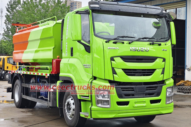 Isuzu FVR sludge vacuum pump tanker truck