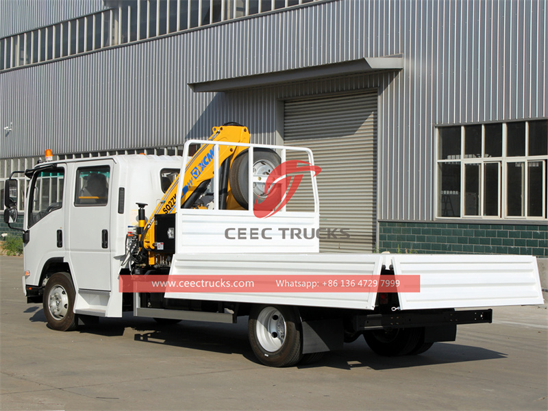 ISUZU NPR double cabin truck with folding crane&nbsp;