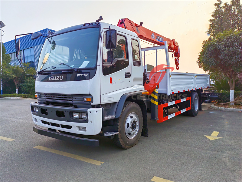 Isuzu FTR service truck 5tons crane Isuzu FTR service truck 5tons crane