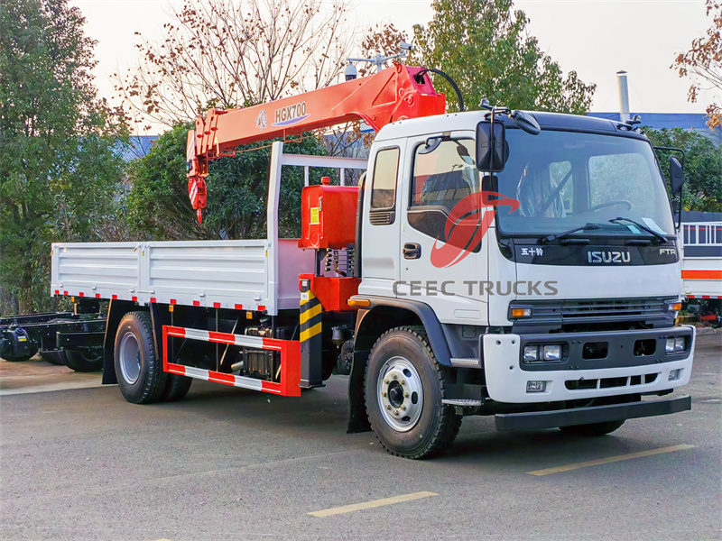 Isuzu FTR service truck 5tons crane Isuzu FTR service truck 5tons crane
