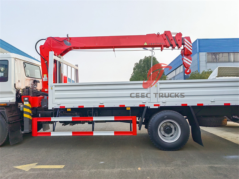 Isuzu FTR service truck 5tons crane Isuzu FTR service truck 5tons crane