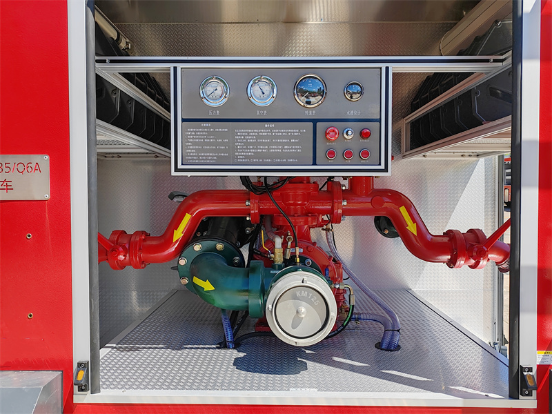 Isuzu NPR fire fighting truck Isuzu NPR fire fighting truck