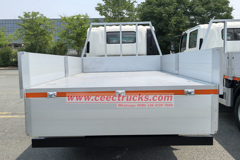 Isuzu KV100 cargo truck with side drop