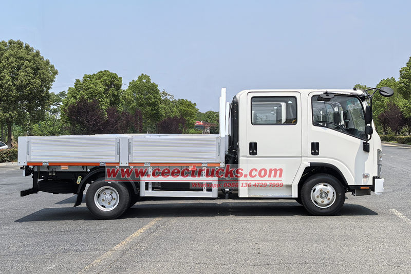 Isuzu ELF 2tons cargo truck double cab