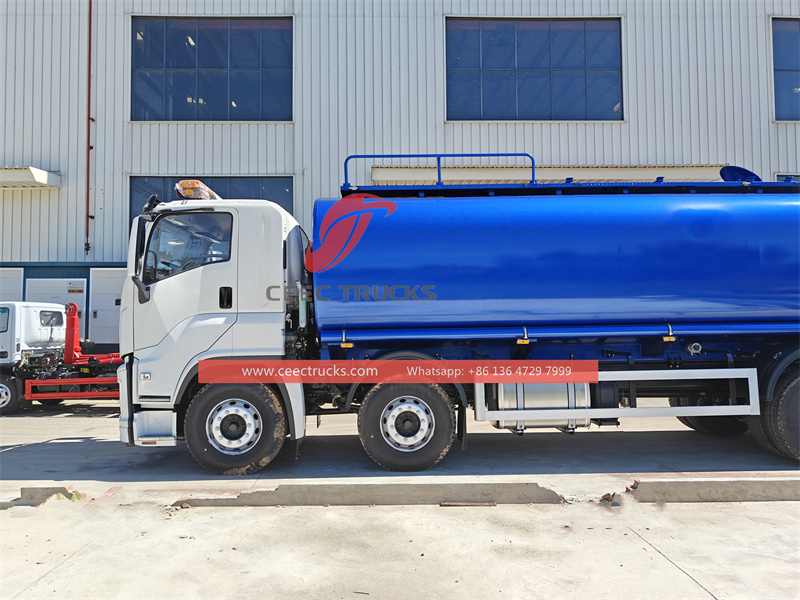 ISUZU GIGA 8X4 water tank truck