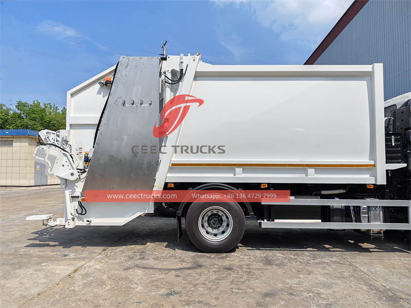ISUZU GIGA rear loader compactor truck
