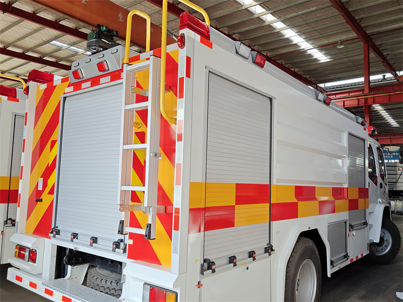 Isuzu FTR double cabin fire fighting truck Isuzu FTR double cabin fire fighting truck