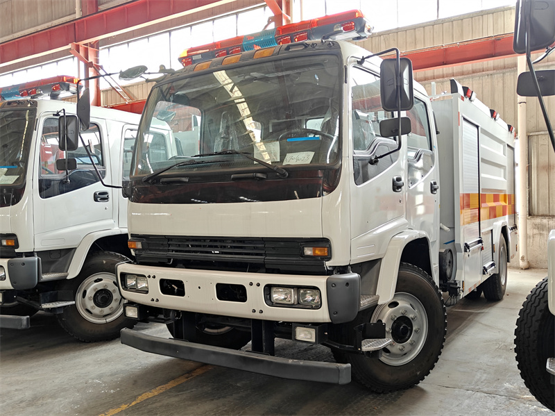 Isuzu FTR fire fighting truck Isuzu FTR fire fighting truck