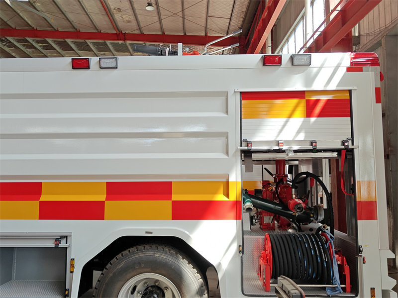 Isuzu FTR double cabin fire fighting truck Isuzu FTR double cabin fire fighting truck