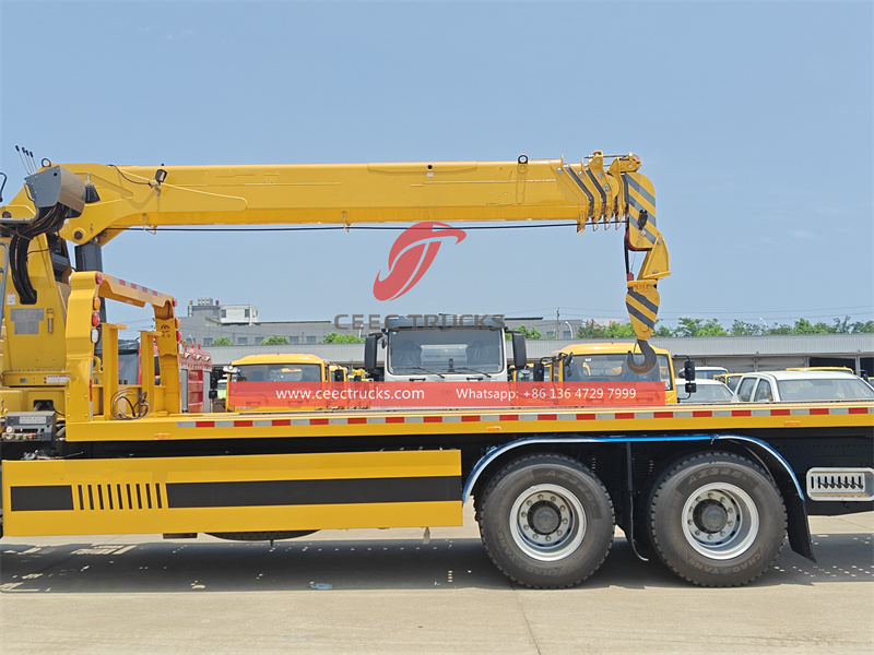 Howo wrecker tow truck with 8T telescopic crane&nbsp;