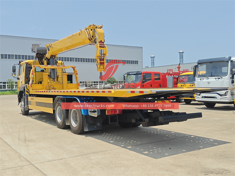 Howo wrecker tow truck with 8T telescopic crane&nbsp;