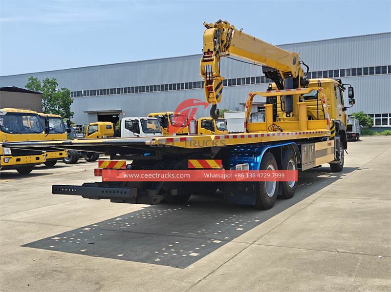 Howo wrecker tow truck with 8T telescopic crane&nbsp;