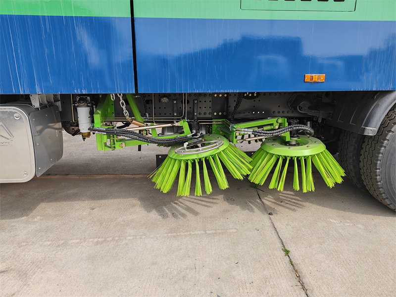 Howo 300HP Road Sweeper Cleaning Truck
