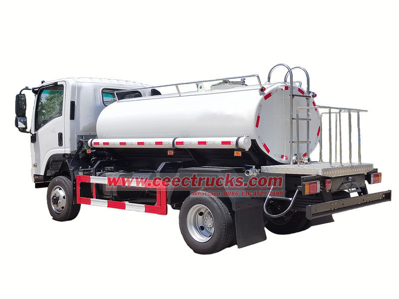 Isuzu portable water carrier truck