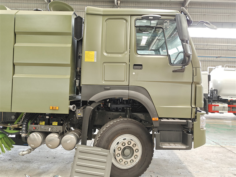 Howo 300HP Road Sweeper Cleaning Truck