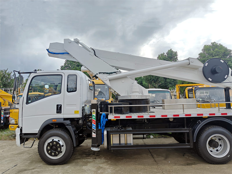 Howo 22m aerial platform truck