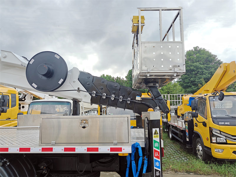 Howo 22m aerial platform truck