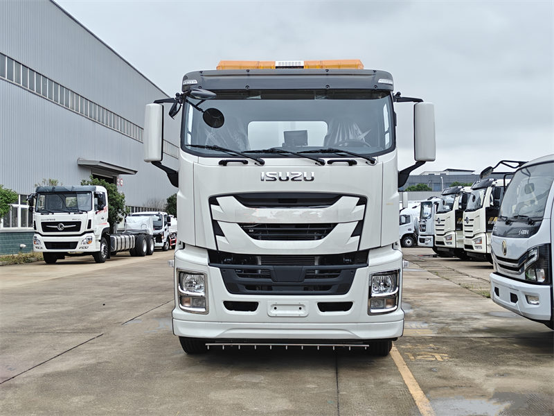 ISUZU FVR Road Sweeper Cleaning Truck ISUZU FVR Road Sweeper Cleaning Truck