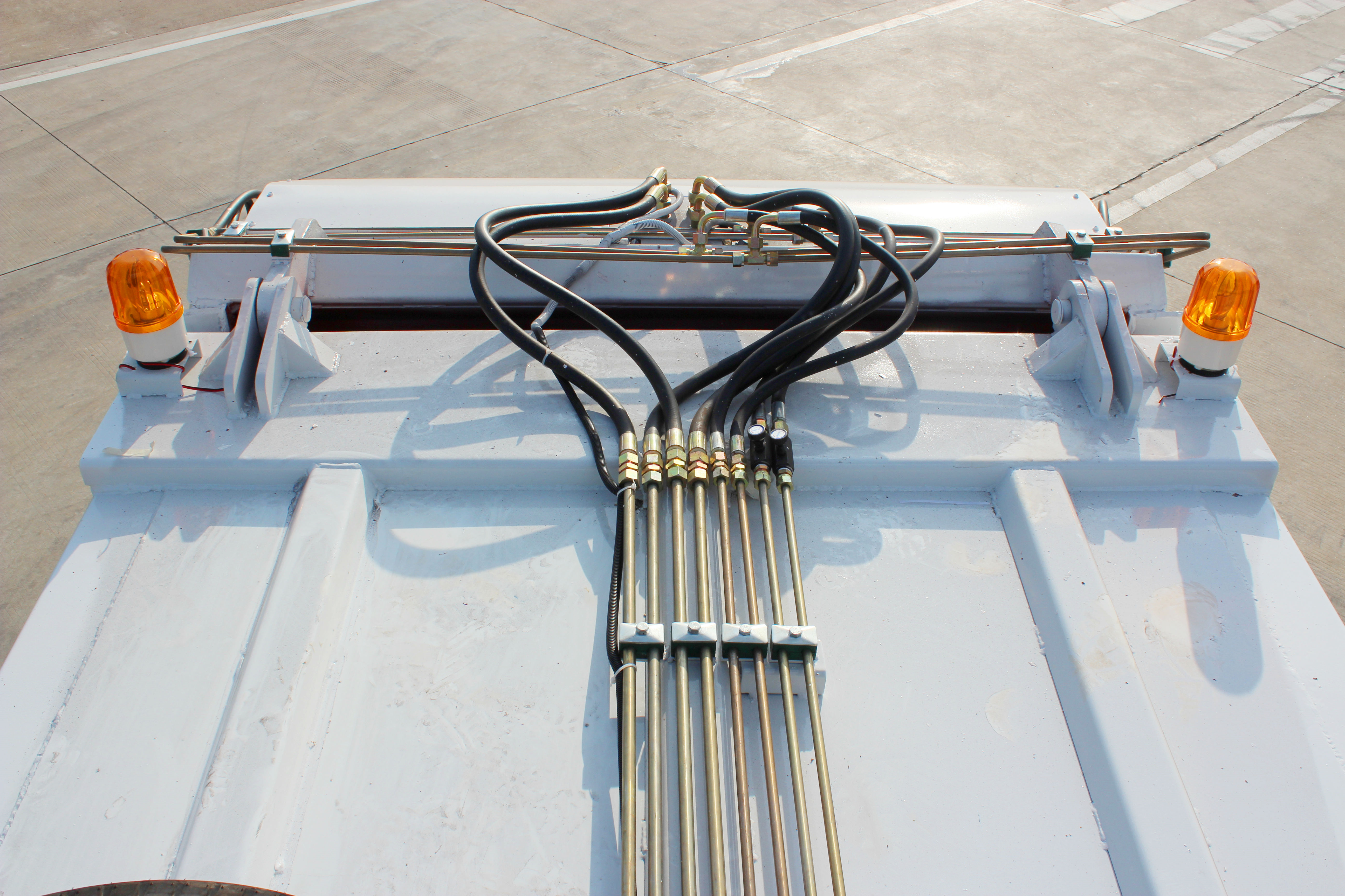 hydraulic oil pipeline