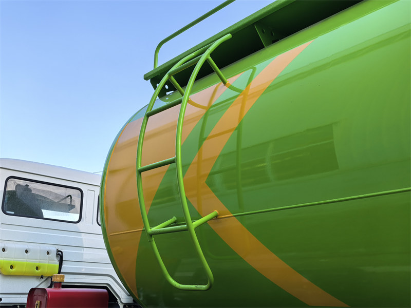 Vacuum tanker rear climbing ladder