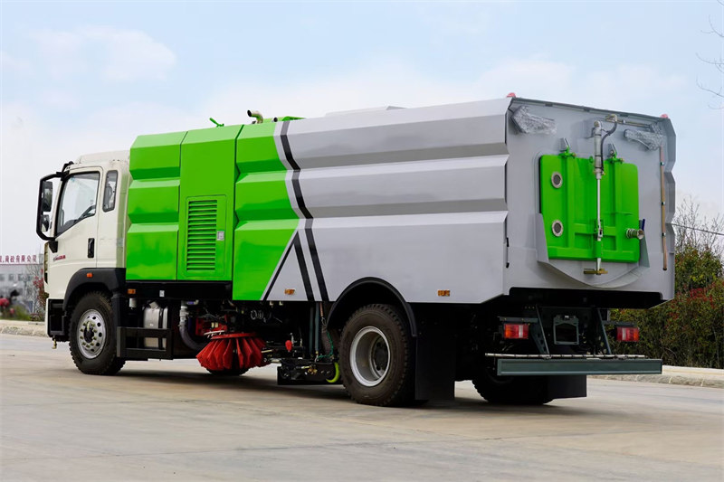 Howo 300HP Road Sweeper Cleaning Truck Howo 300HP Road Sweeper Cleaning Truck