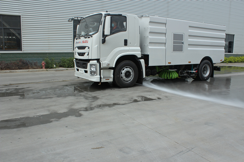 Middle mounted water nozzles for side jetting Middle mounted water nozzles for side jetting