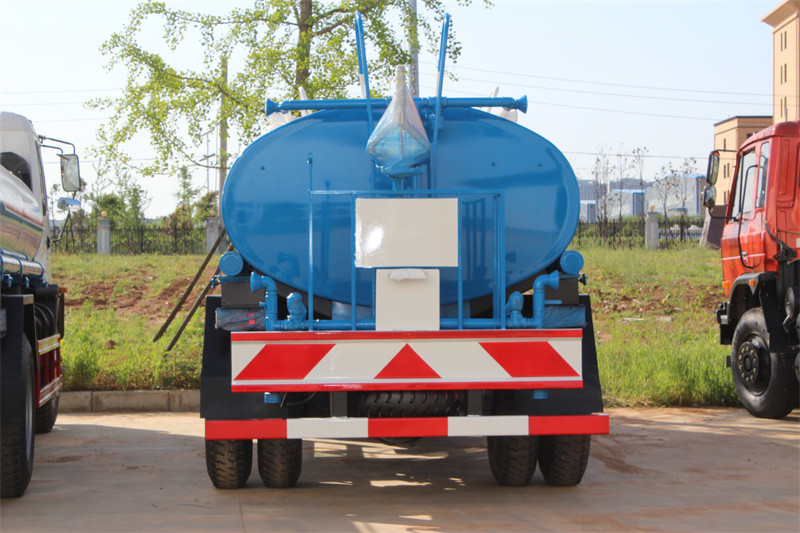 Isuzu 10000L water wagon tanker rear spraying nozzles