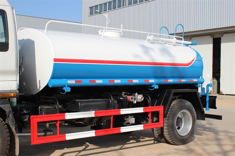 Isuzu water truck mounted 10000L tanker body