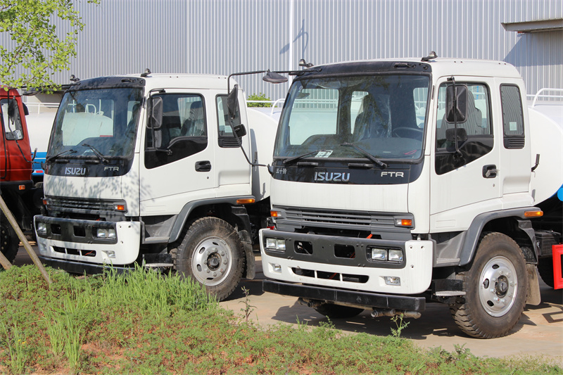 10CBM water tanker mounted on ISUZU FTR truck
