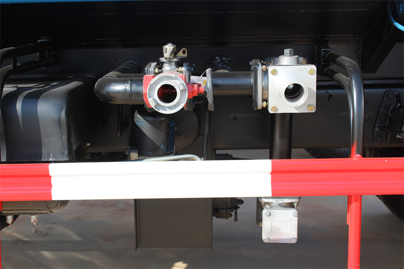 Isuzu water bowser with pump in and pump out function