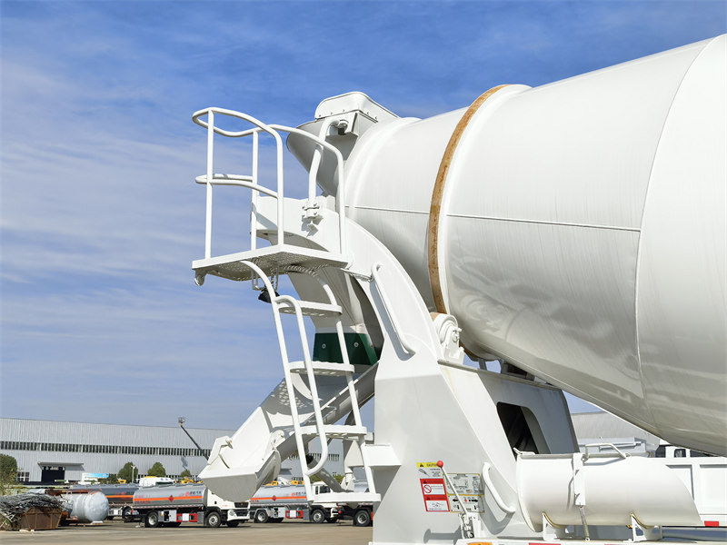 Howo 6x4 mixer tank truck