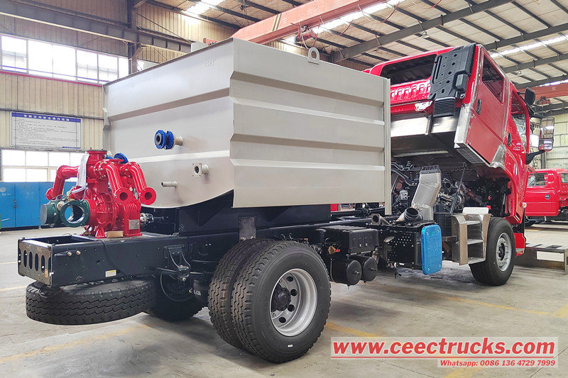 Isuzu fire fighting truck