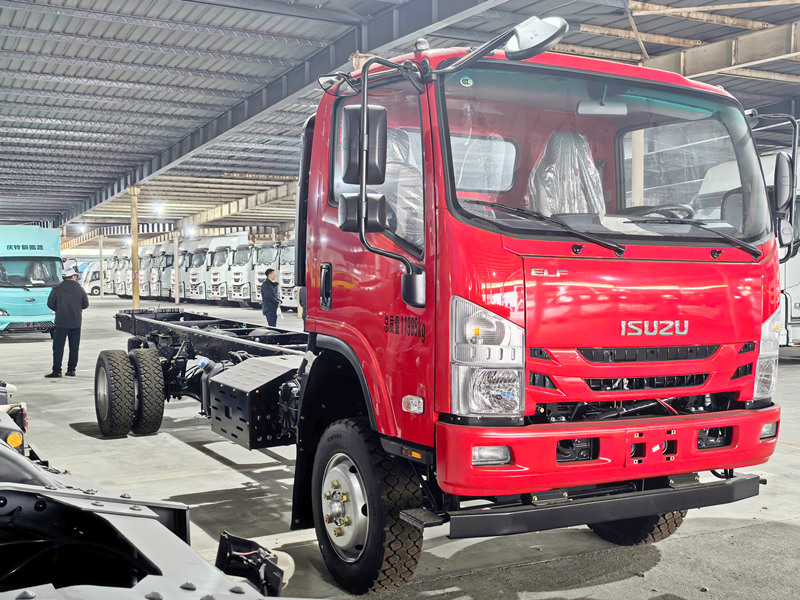 ISUZU 190HP offroad 4x4 cargo truck